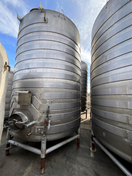 6000 gallon stainless wine tank